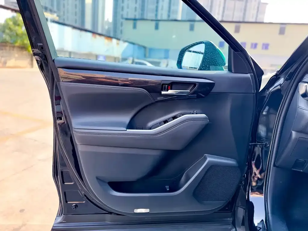 Toyota Crown Kluger 2022 из CN, фото 4