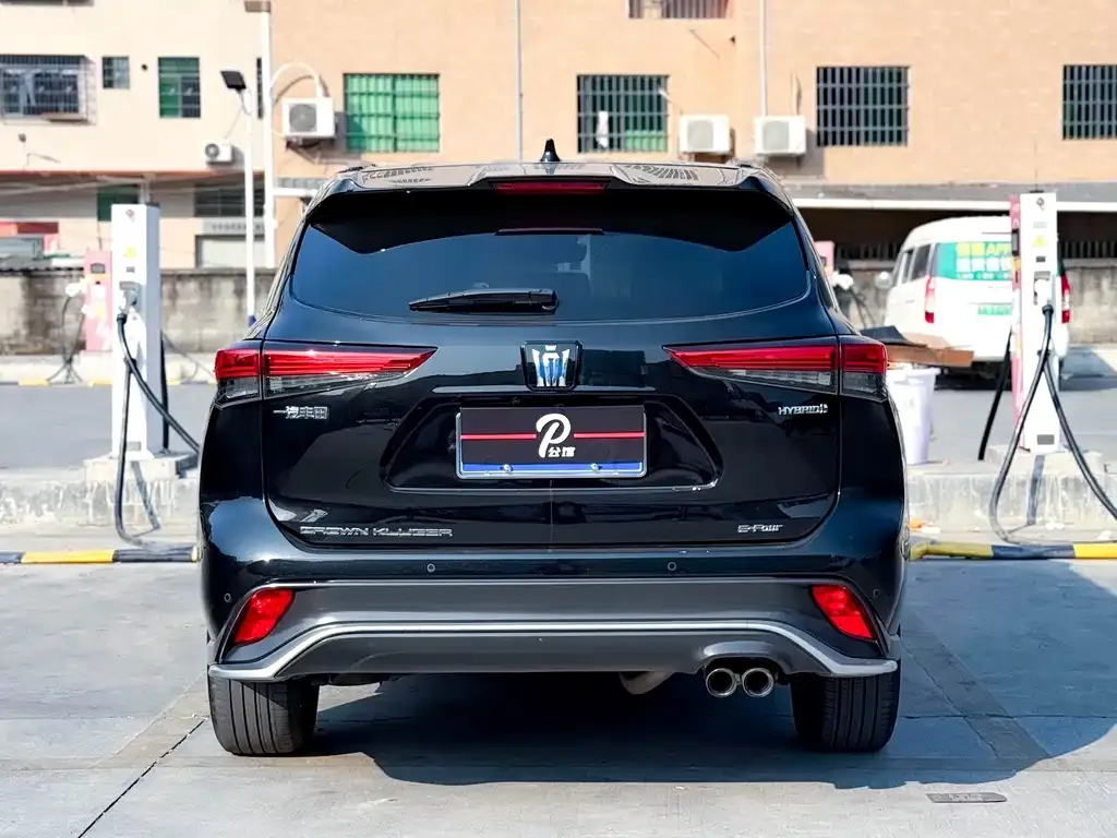Toyota Crown Kluger 2022 из CN, фото 2