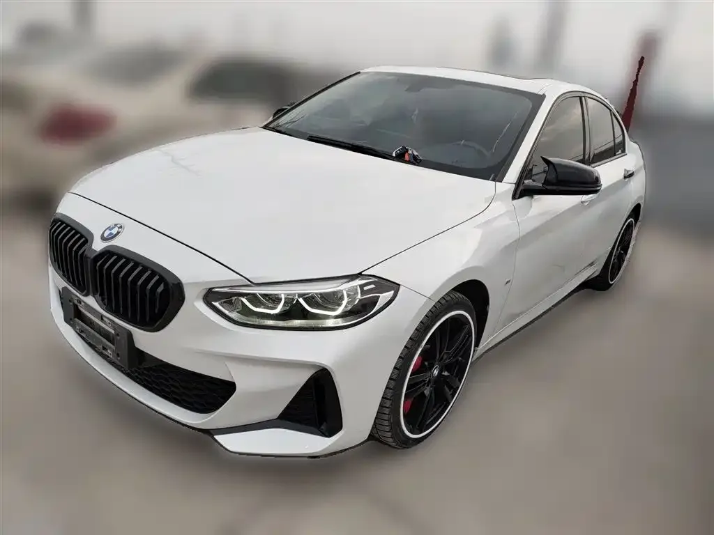 BMW 1 Series 2023 из CN, фото 1