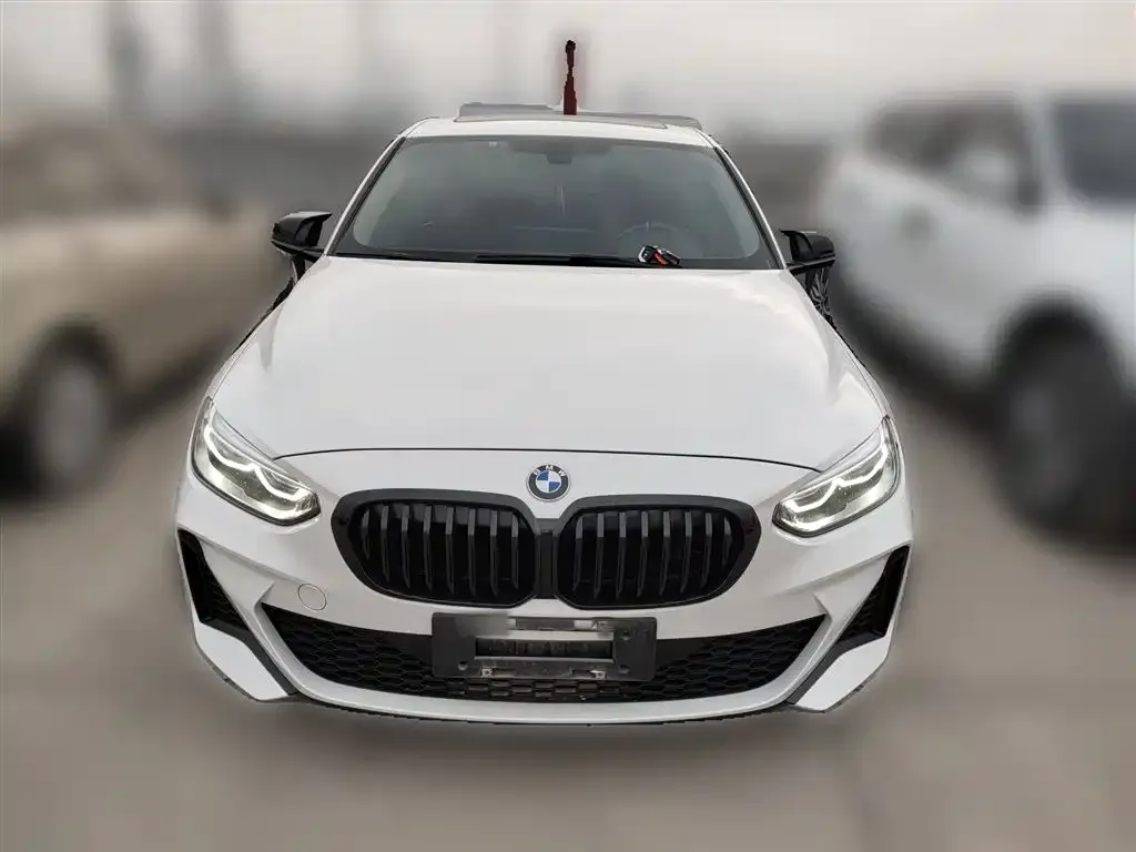 BMW 1 Series 2023 из CN, фото 3