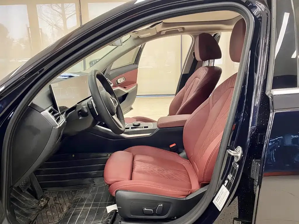 BMW 3 Series 2024 из CN, фото 2