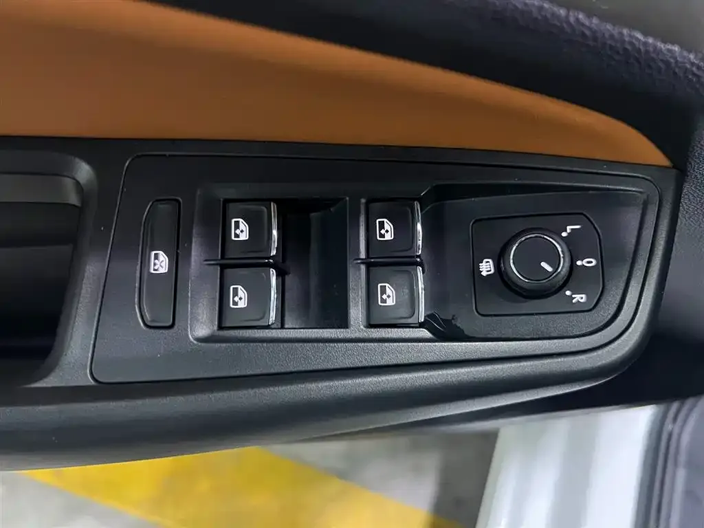 Volkswagen Bora 2023 из CN, фото 2