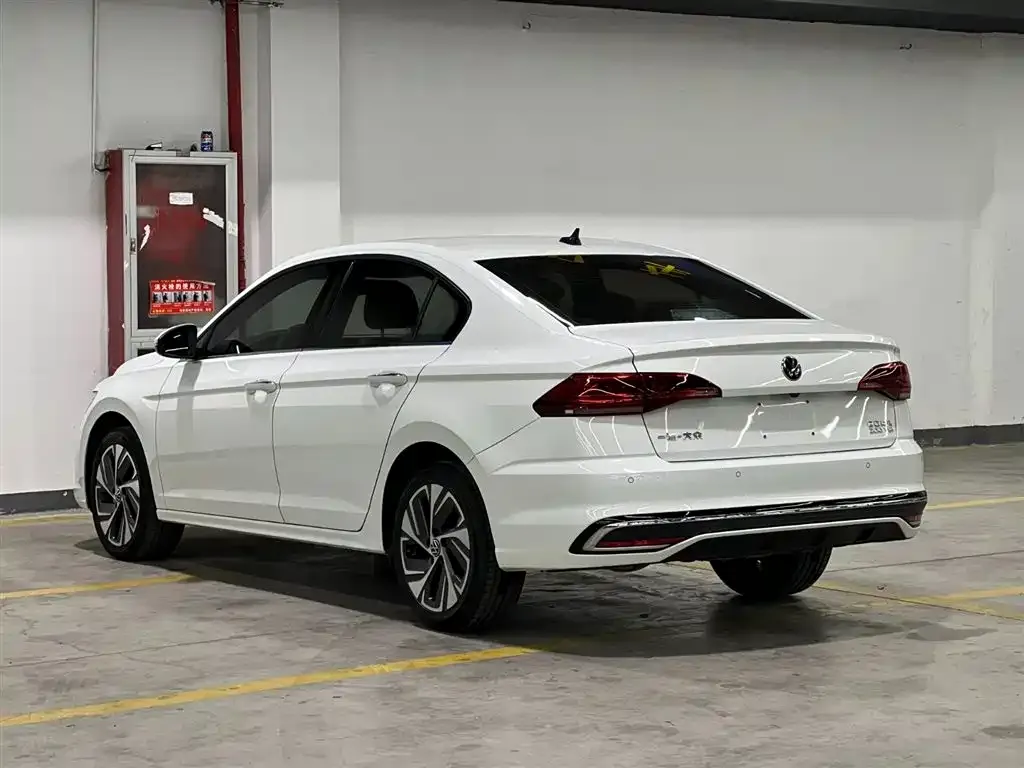 Volkswagen Bora 2023 из CN, фото 6