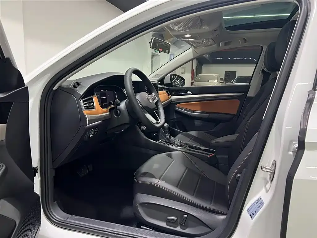 Volkswagen Bora 2023 из CN, фото 9