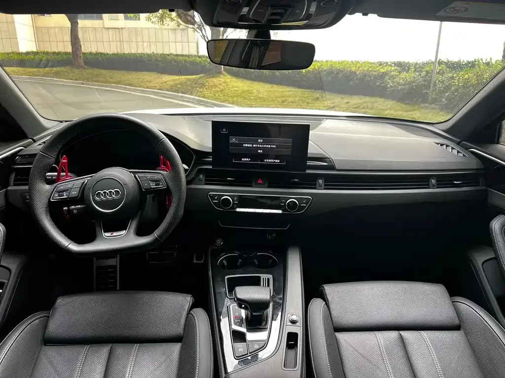 Audi A4L 2024 из CN, фото 4