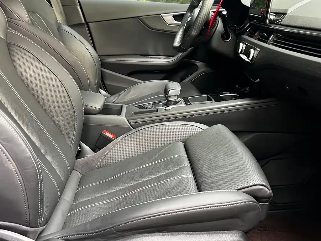 Audi A4L 2024 из CN, фото 6
