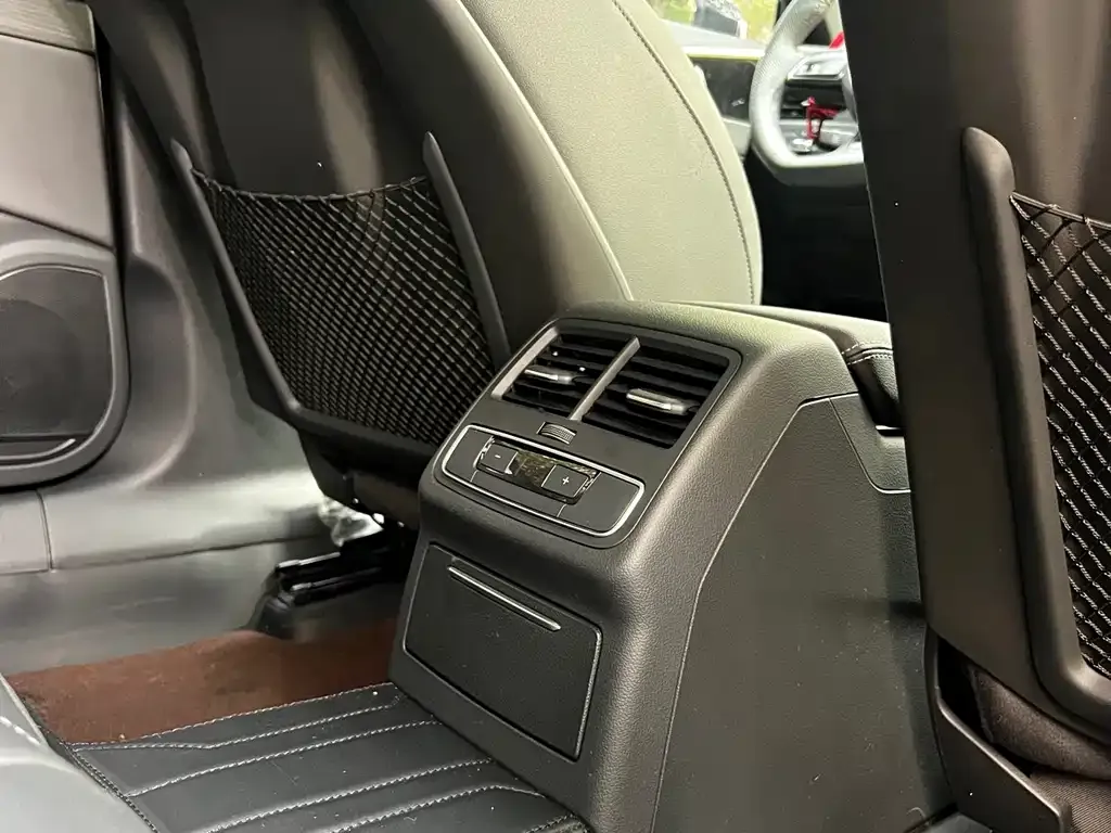 Audi A4L 2024 из CN, фото 5