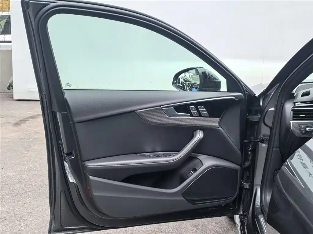 Audi A4L 2024 из CN, фото 5