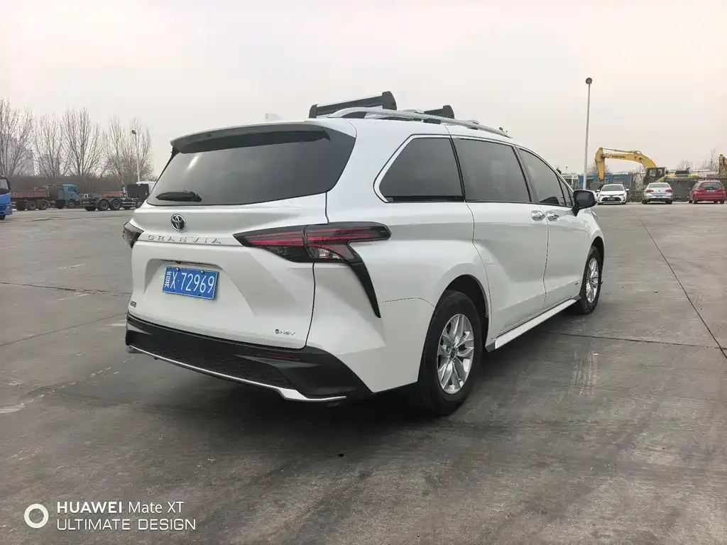 Toyota Granvia 2024 из CN, фото 2