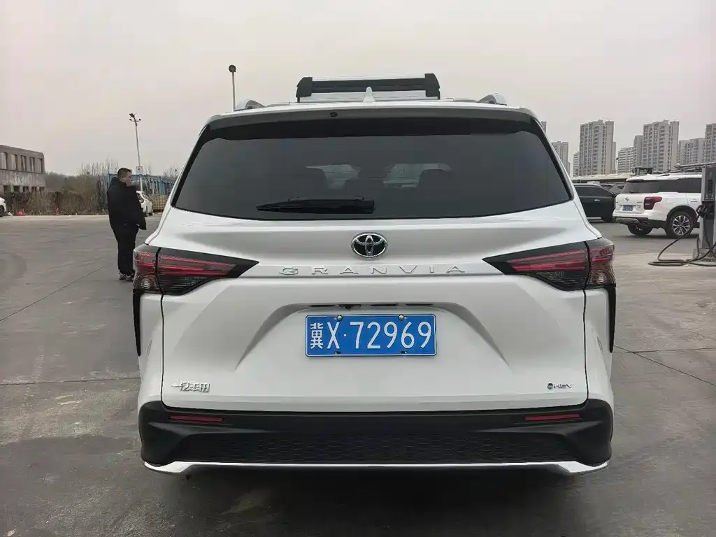 Toyota Granvia 2024 из CN, фото 6