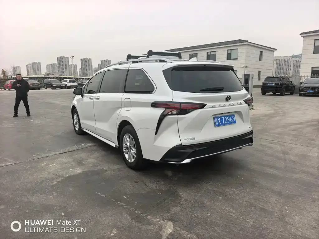 Toyota Granvia 2024 из CN, фото 4