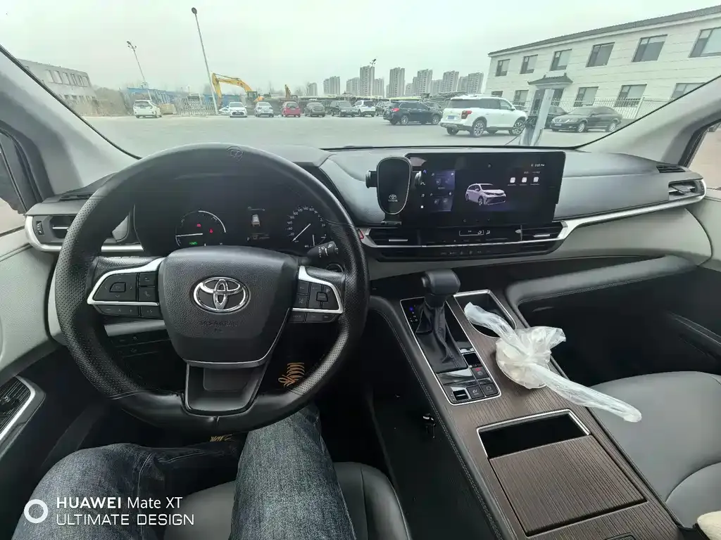 Toyota Granvia 2024 из CN, фото 9