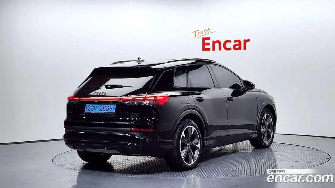 Audi Q4 e-tron — фото 2