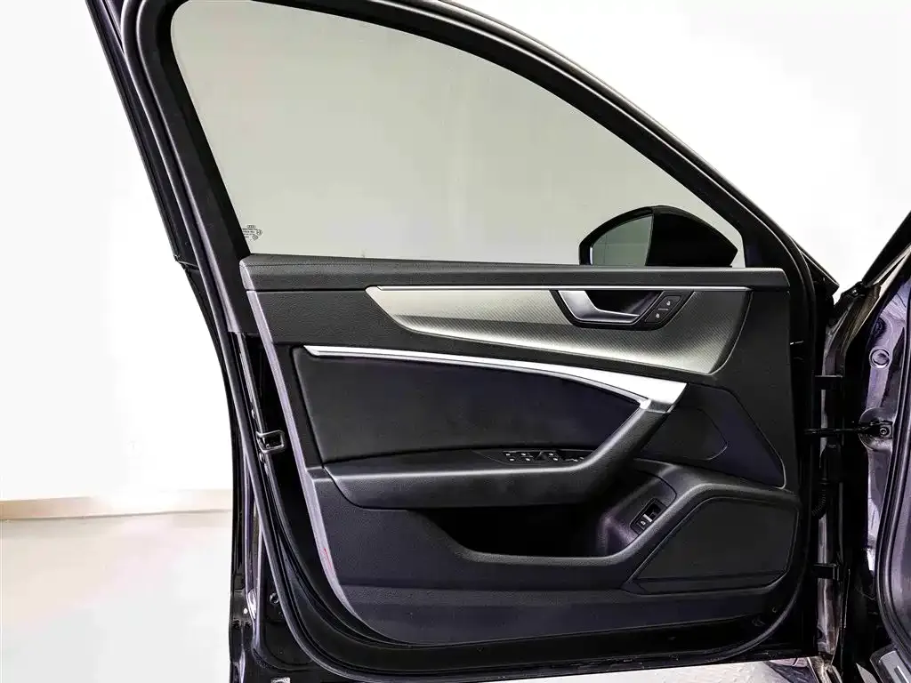 Audi A6L 2021 из CN, фото 7