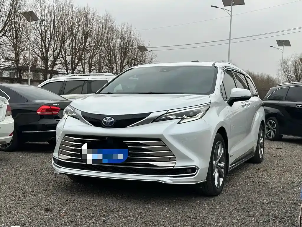 Toyota Sienna 2023 из CN, фото 1
