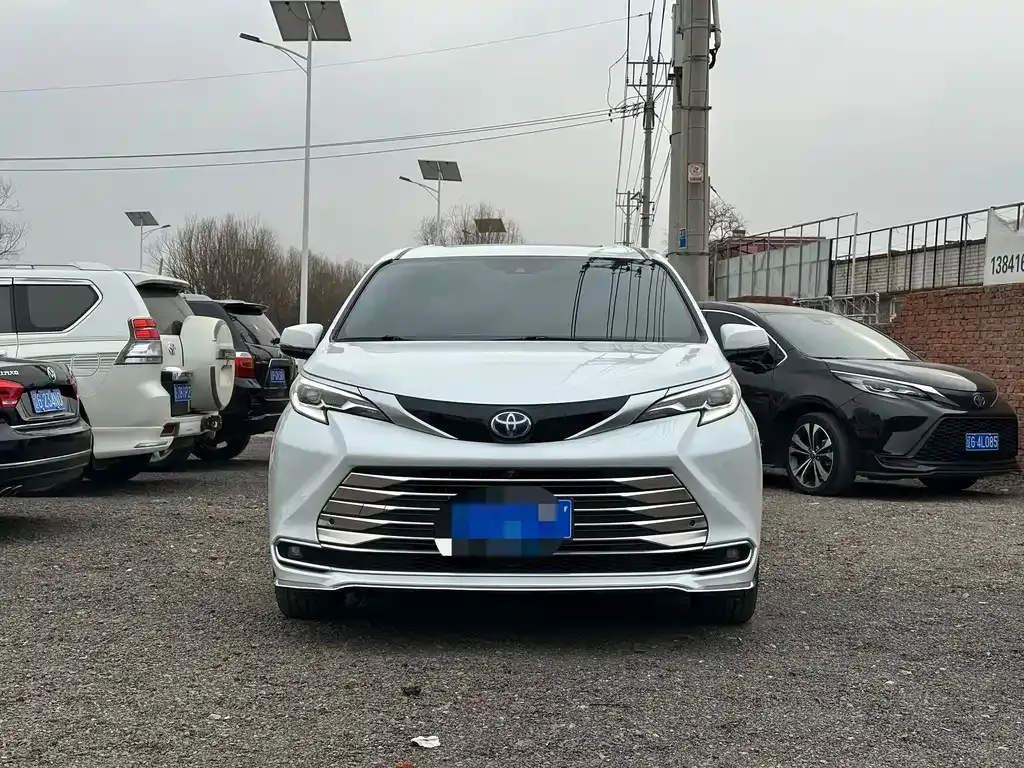 Toyota Sienna 2023 из CN, фото 5