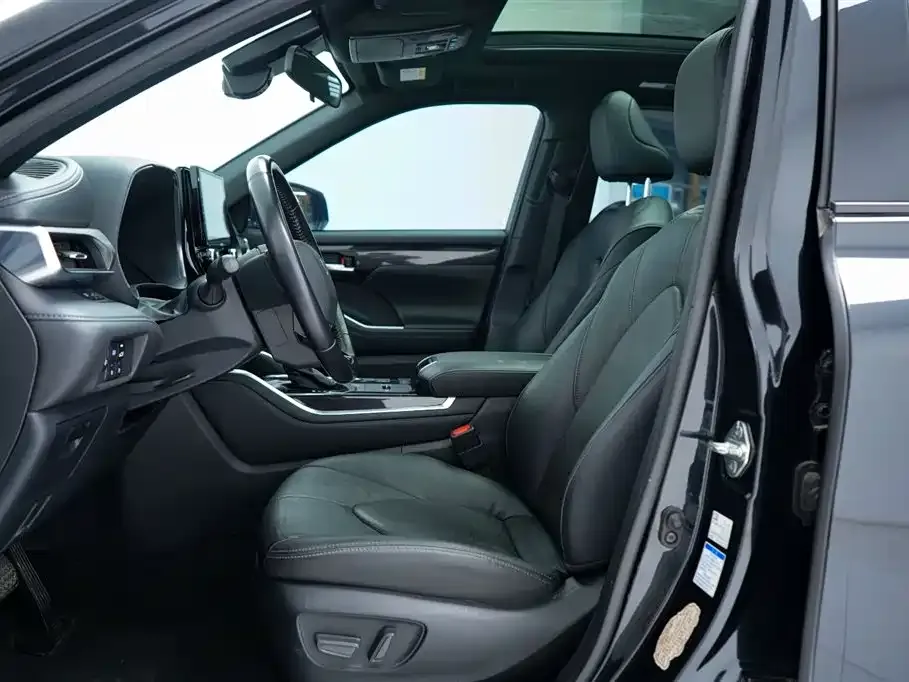 Toyota Crown Kluger 2021 из CN, фото 10