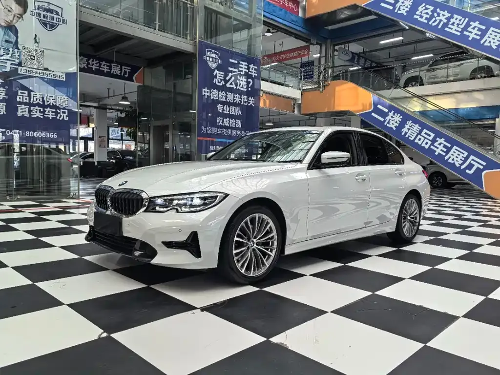 BMW 3 Series 2022 из CN, фото 1