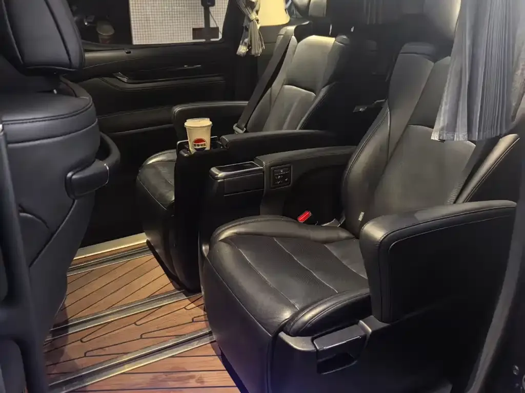 Toyota Vellfire 2021 из CN, фото 2