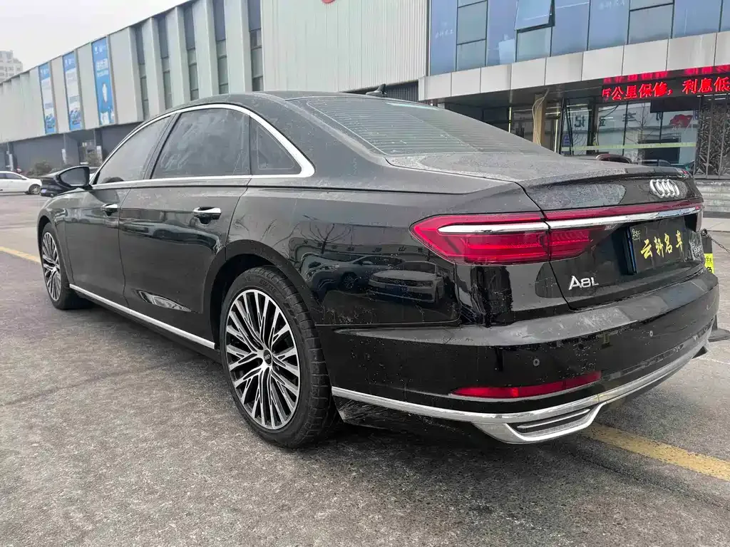 Audi A8 — фото 7