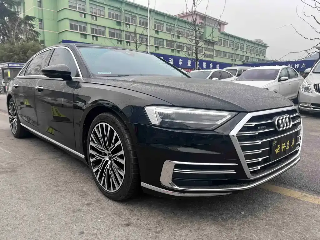 Audi A8 — фото 9