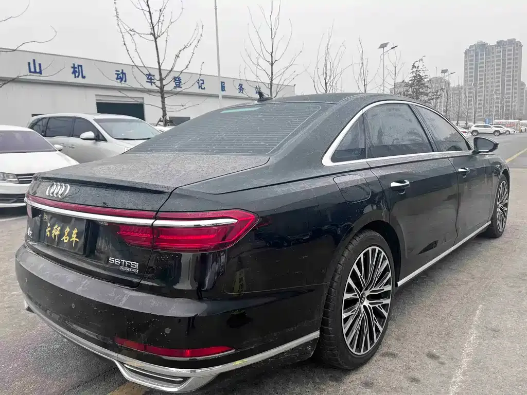 Audi A8 — фото 8