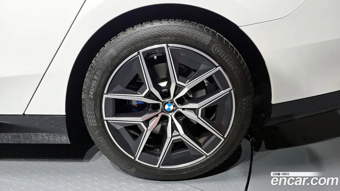 BMW 5-Series 2024 из KR, фото 9