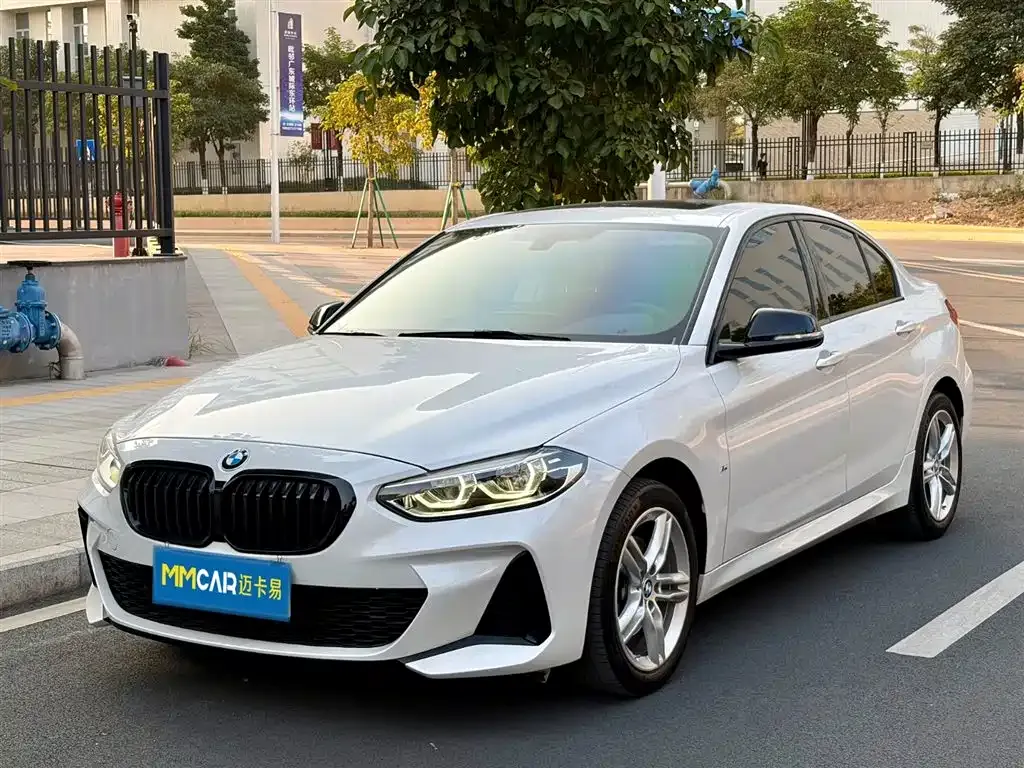 BMW 1 Series 2022 из CN, фото 1
