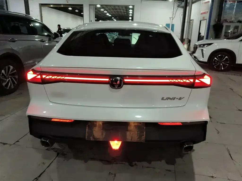 Changan UNI-V 2023 из CN, фото 3
