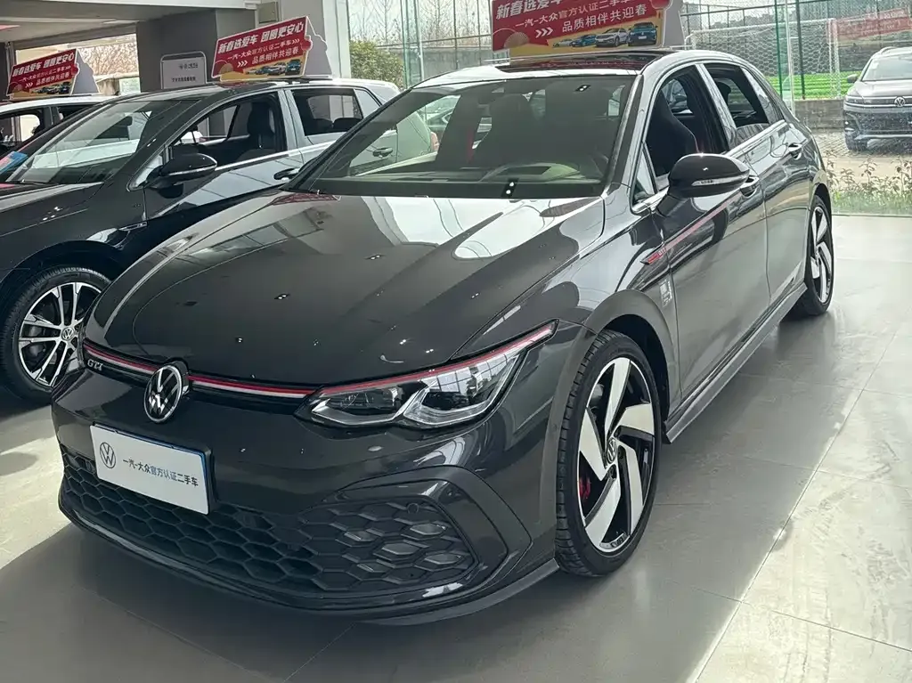 Volkswagen Golf GTI — фото 1