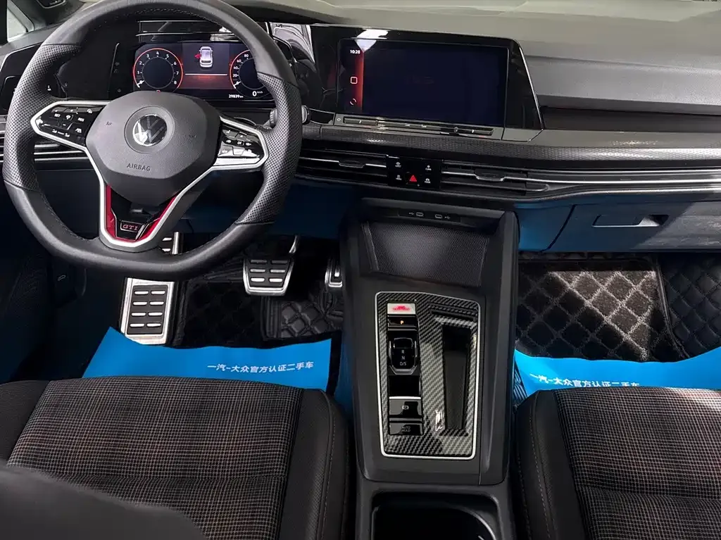 Volkswagen Golf GTI — фото 10