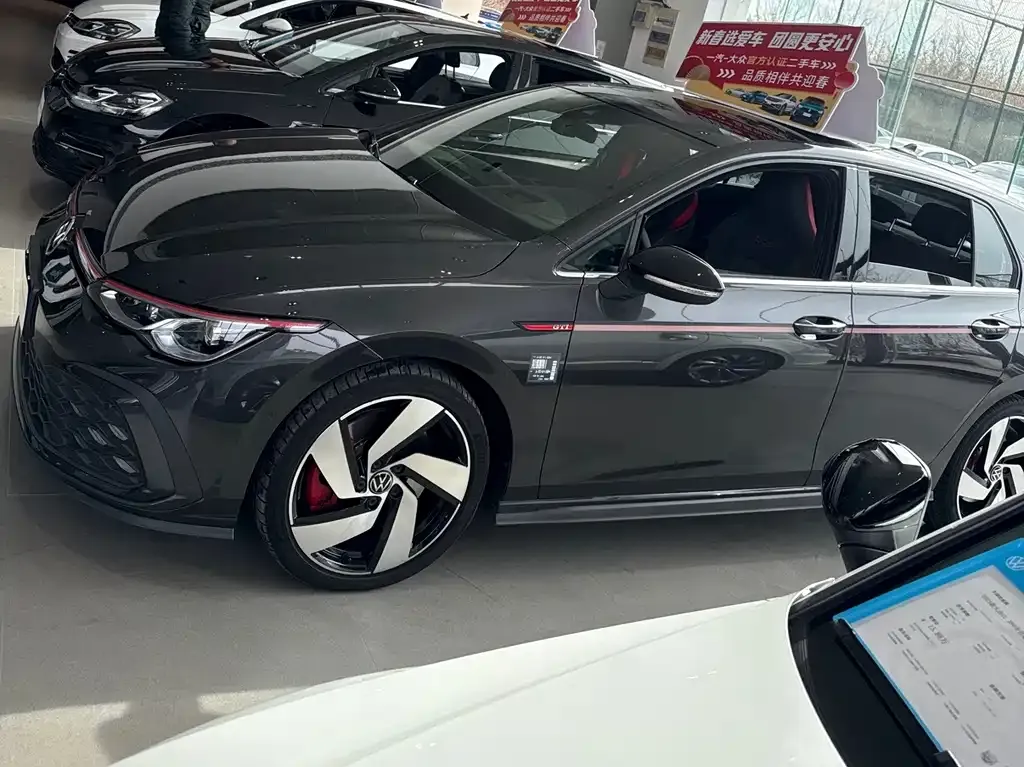 Volkswagen Golf GTI — фото 3