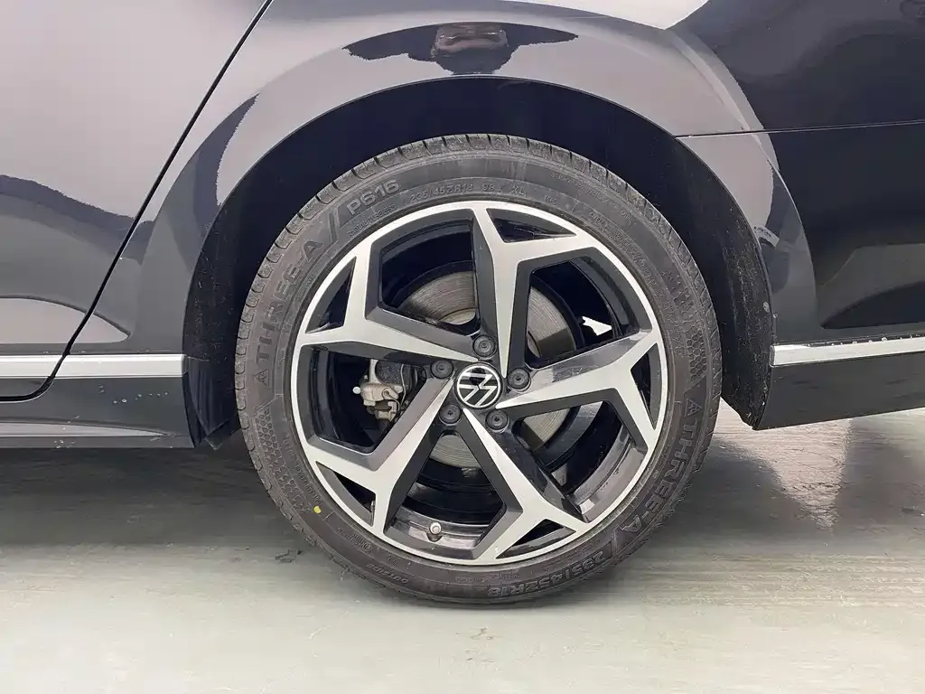 Volkswagen Magotan 2024 из CN, фото 3