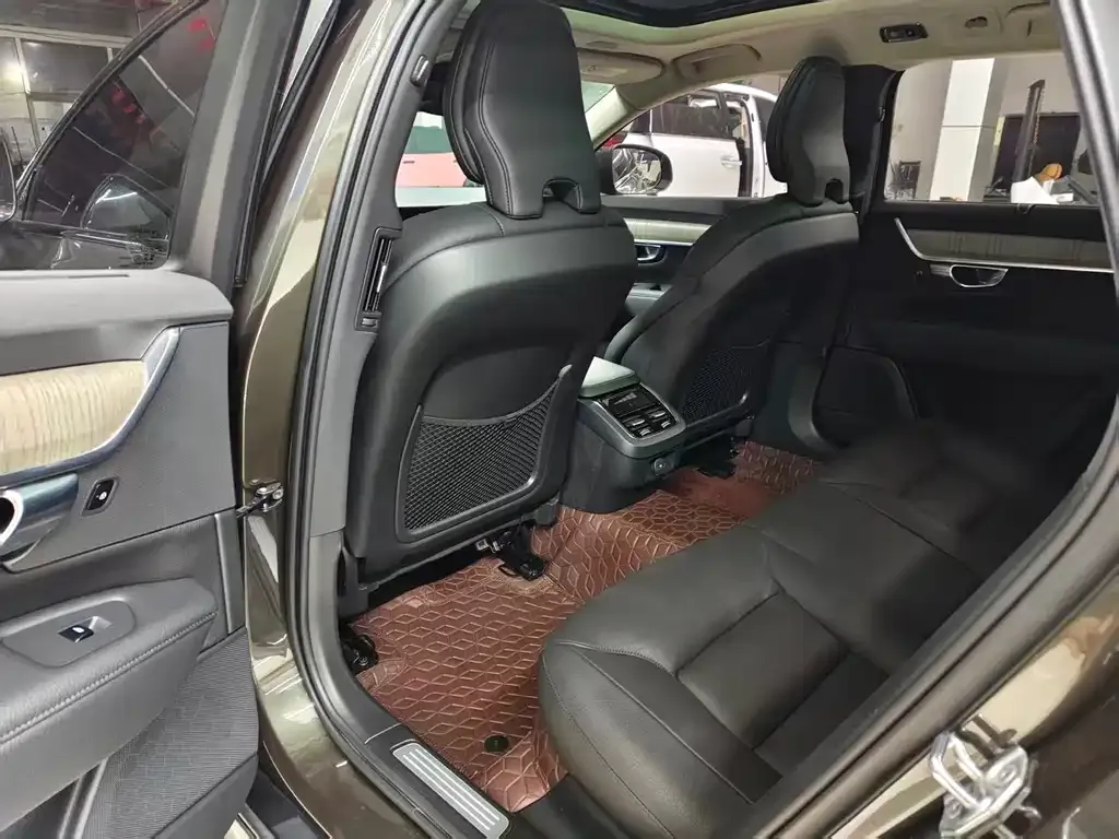 Volvo V90 2021 из CN, фото 3