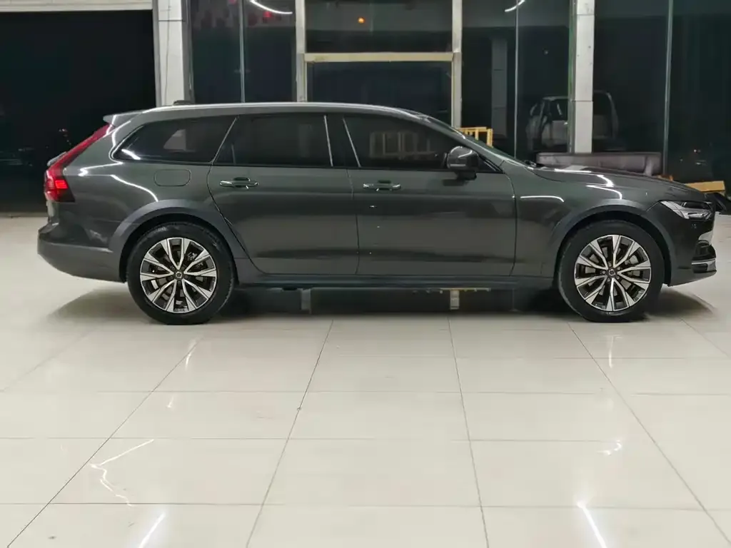 Volvo V90 2021 из CN, фото 2