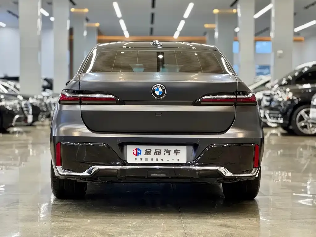 BMW 7 Series 2023 из CN, фото 8