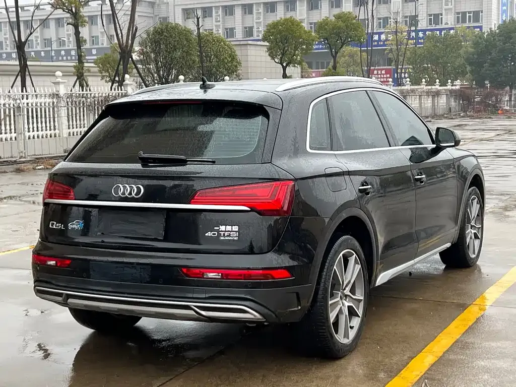 Audi Q5L — фото 8
