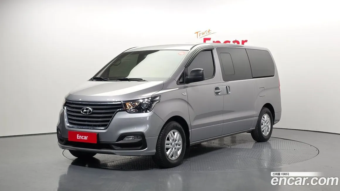 Hyundai Starex — фото 1
