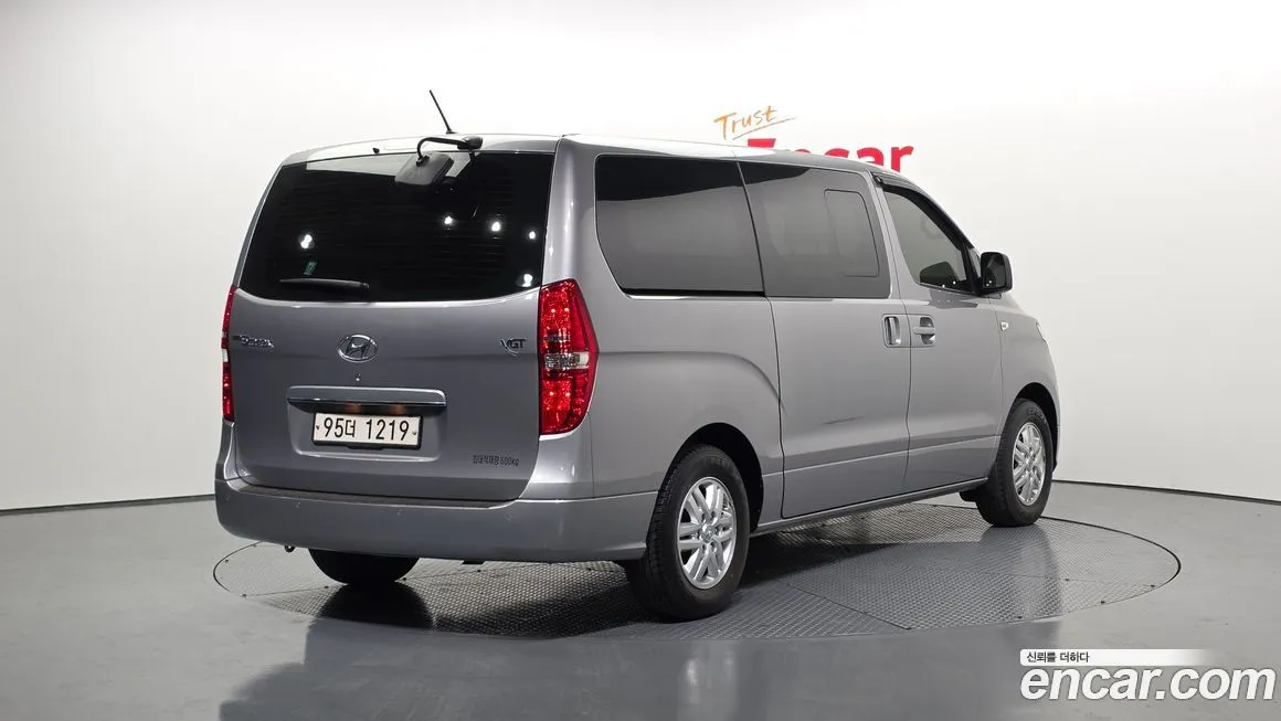 Hyundai Starex — фото 2
