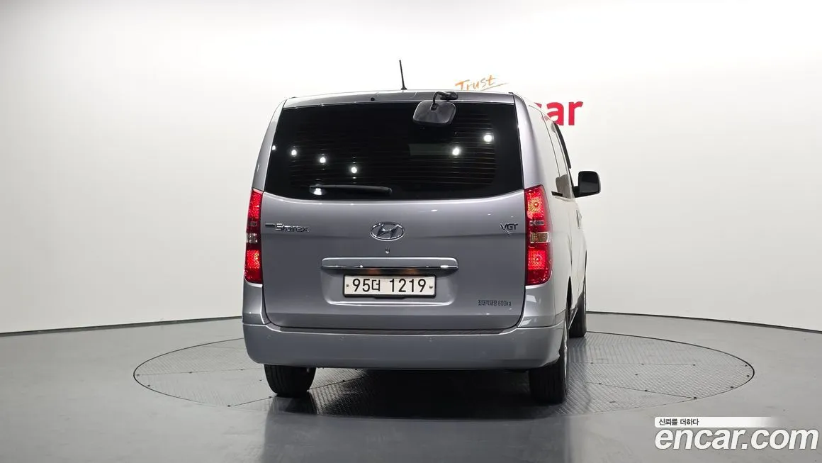 Hyundai Starex — фото 3