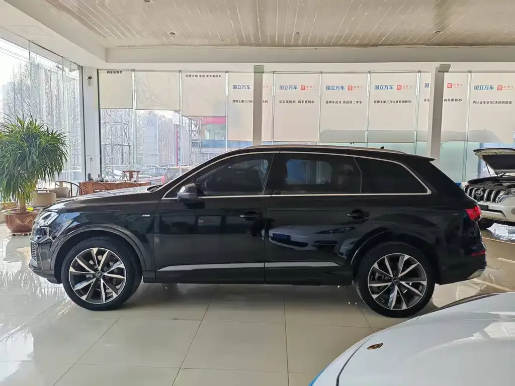 Audi Q7 2021 из CN, фото 2