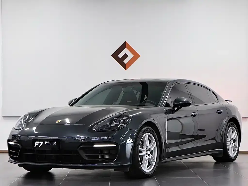 Porsche Panamera — фото 1