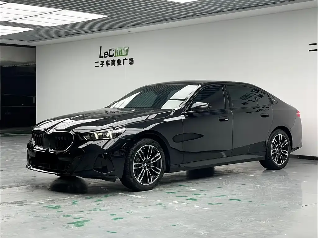 BMW 5 Series 2025 из CN, фото 1
