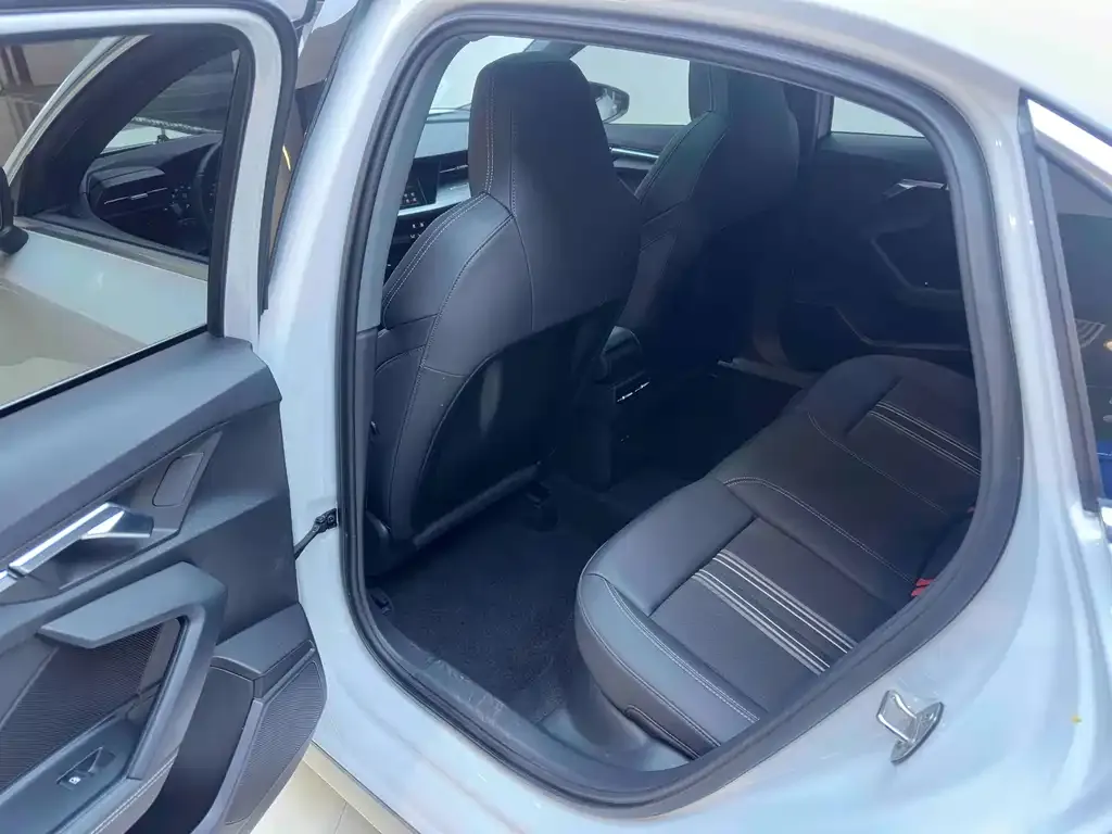 Audi A3 2023 из CN, фото 9