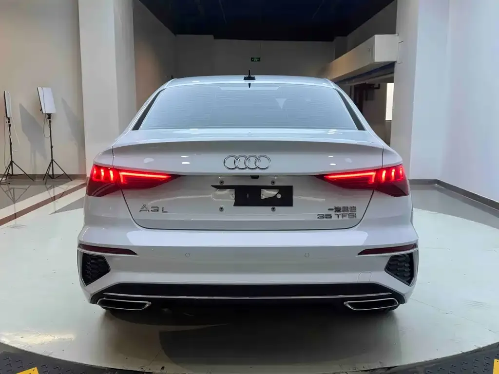 Audi A3 2023 из CN, фото 3