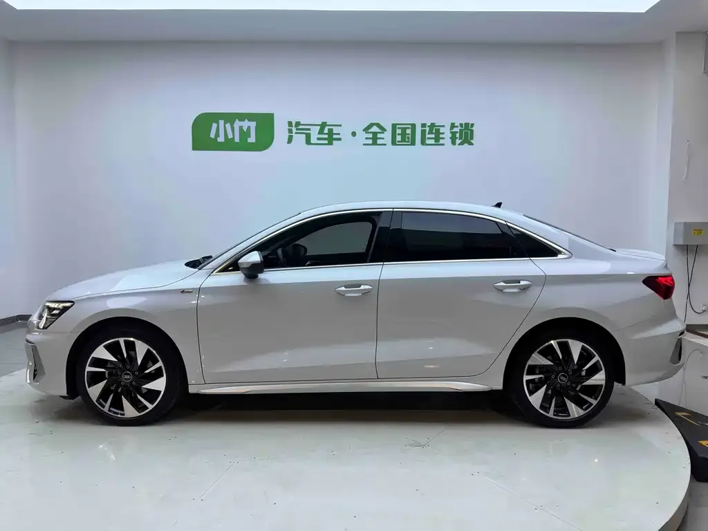 Audi A3 2023 из CN, фото 2