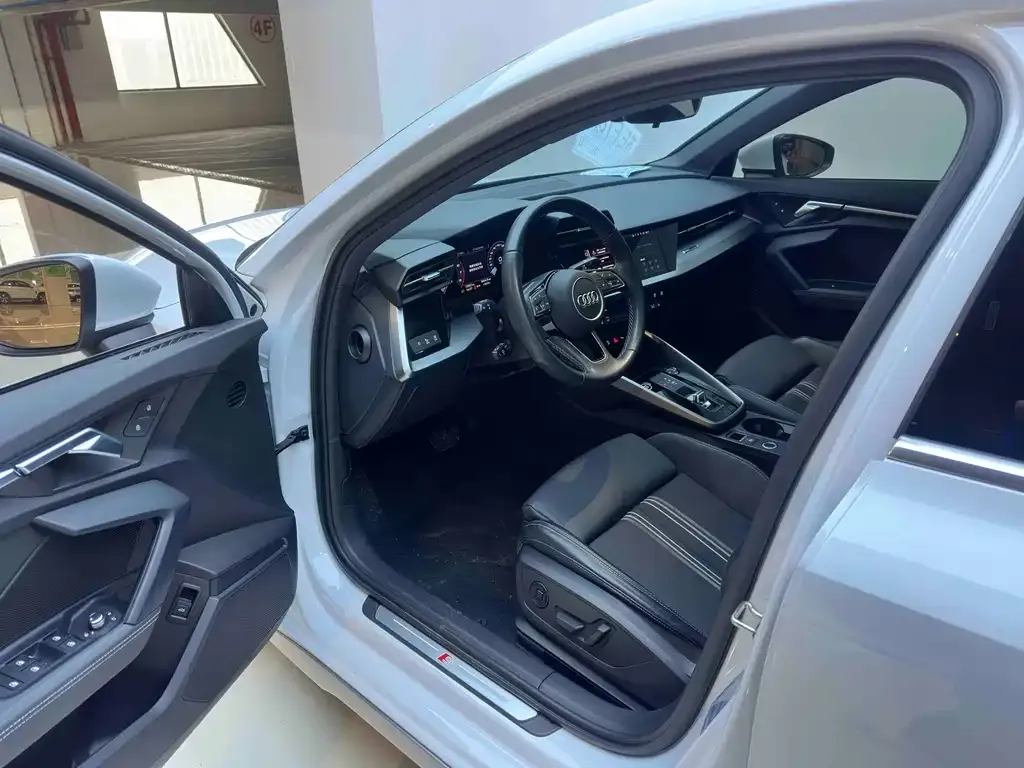 Audi A3 2023 из CN, фото 8