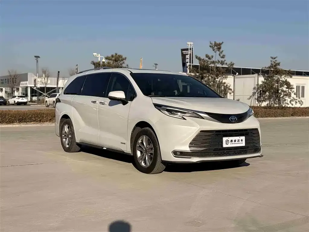Toyota Sienna 2022 из CN, фото 3