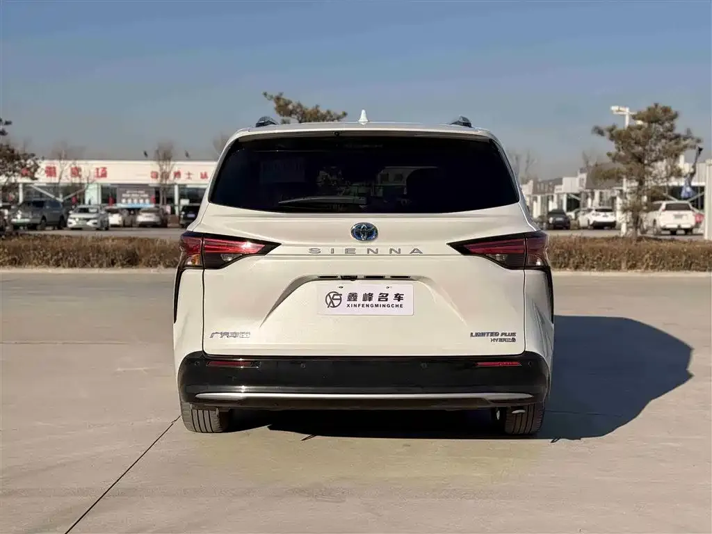 Toyota Sienna 2022 из CN, фото 2