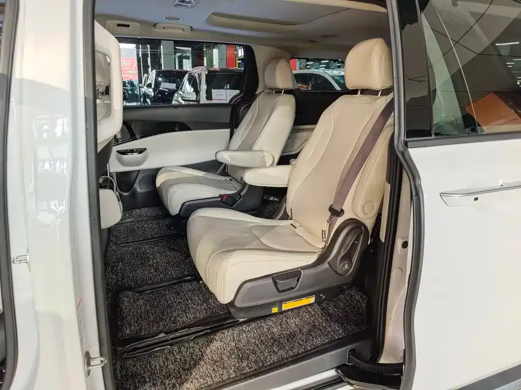 Kia Carnival 2023 из CN, фото 2